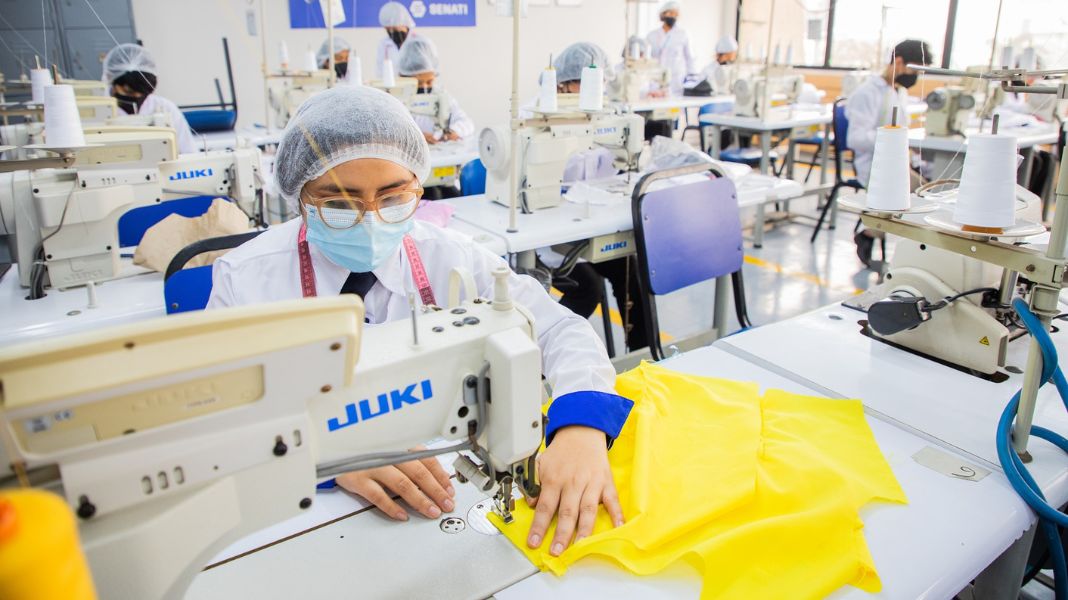 Industria Textil: ¿cuál Es Su Importancia Y Qué Carreras Puedes ...